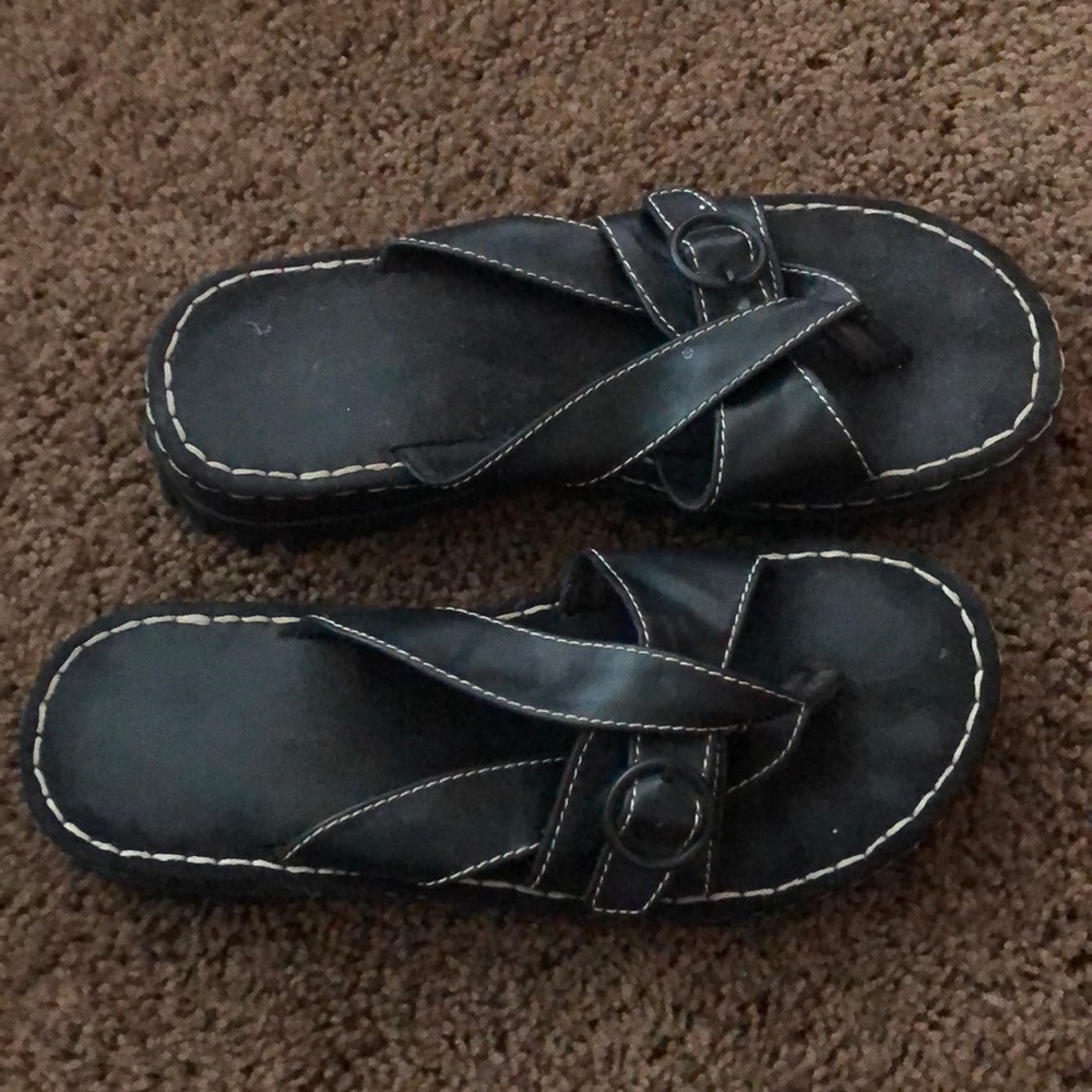 Free with bundle just add Size 9 black flip flops